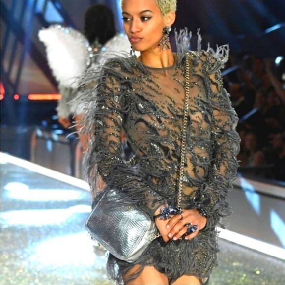 Victoria Secret Silver Metallic Crossbody Bag tassel Accent Chain Strap Bag EUC - Picture 2 of 7